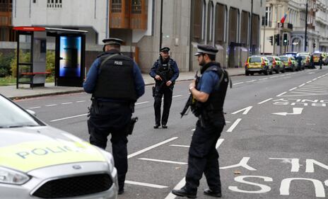 Londra, un'auto sulla folla davanti al museo di storia naturale 26