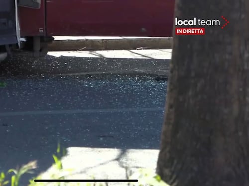 Roma, scontro tra autobus: l'impatto tra i due mezzi