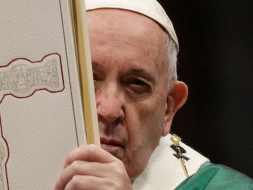 Il Papa ora "spacca" la Chiesa e prepara il piano per il futuro