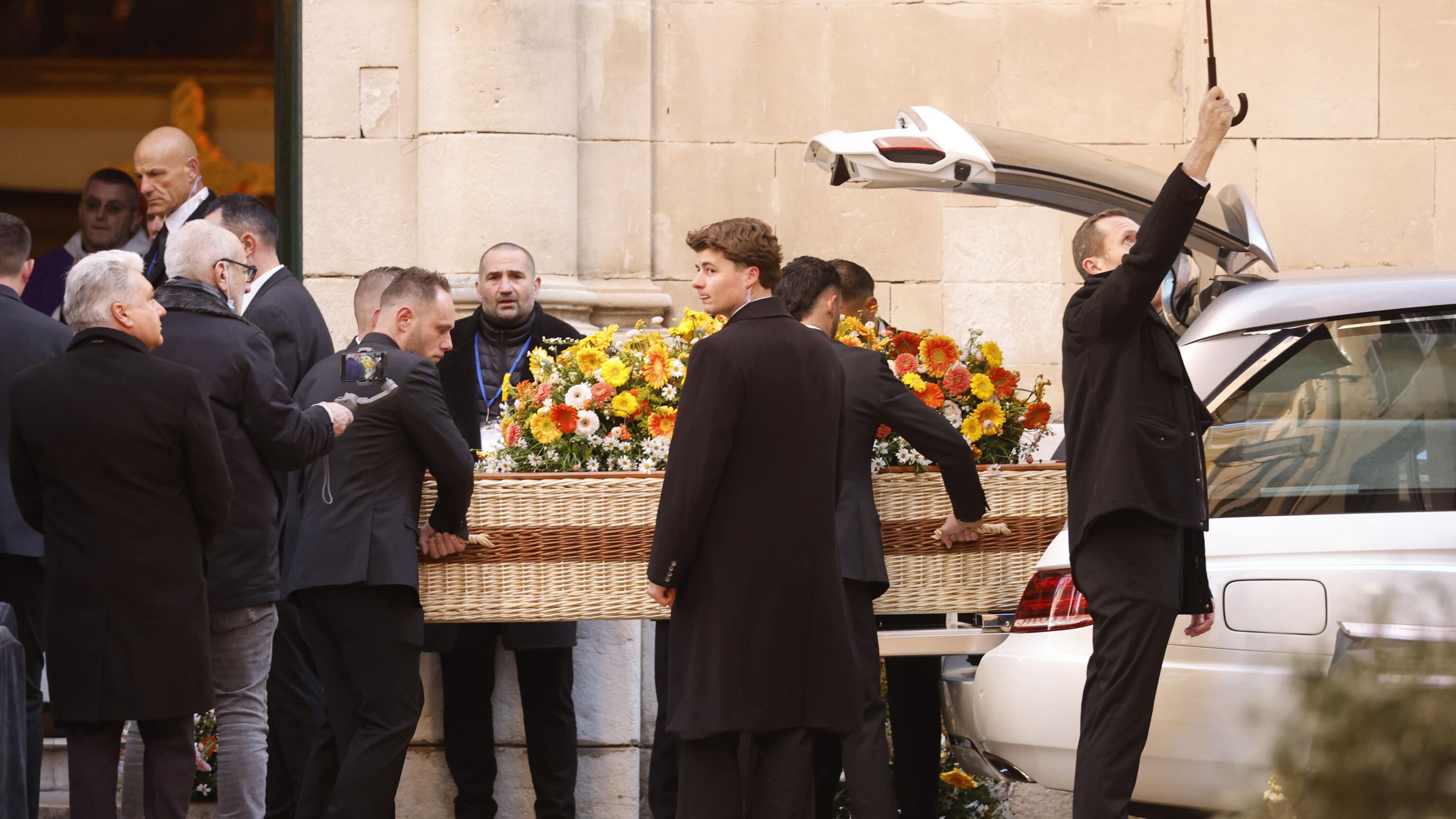 I funerali di Brigitte Bardot. L’ultimo saluto a Saint-Tropez: la cerimonia privata nel luogo simbolo della sua vita