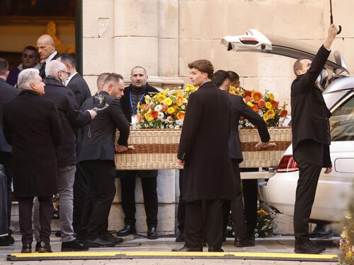 I funerali di Brigitte Bardot. L’ultimo saluto a Saint-Tropez: la cerimonia privata nel luogo simbolo della sua vita