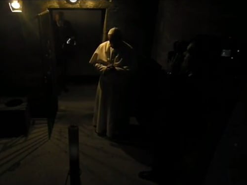 Auschwitz, il Papa nella cella di Massimiliano Kolbe