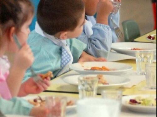 Lodi, bimbi stranieri senza mensa: ma la norma colpisce i furbetti