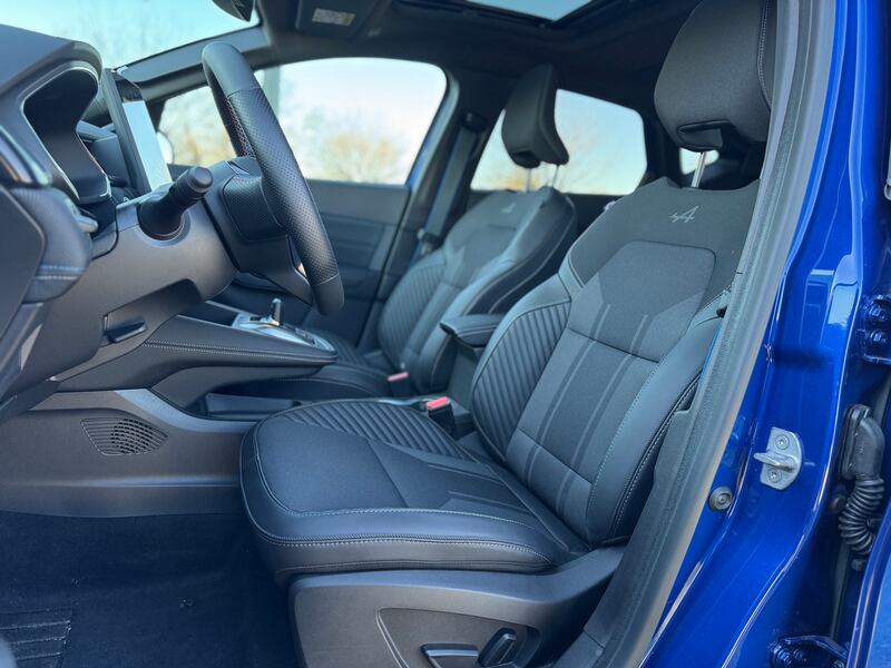 Renault Captur 1.8 E-Tech: guarda tutte le foto 17