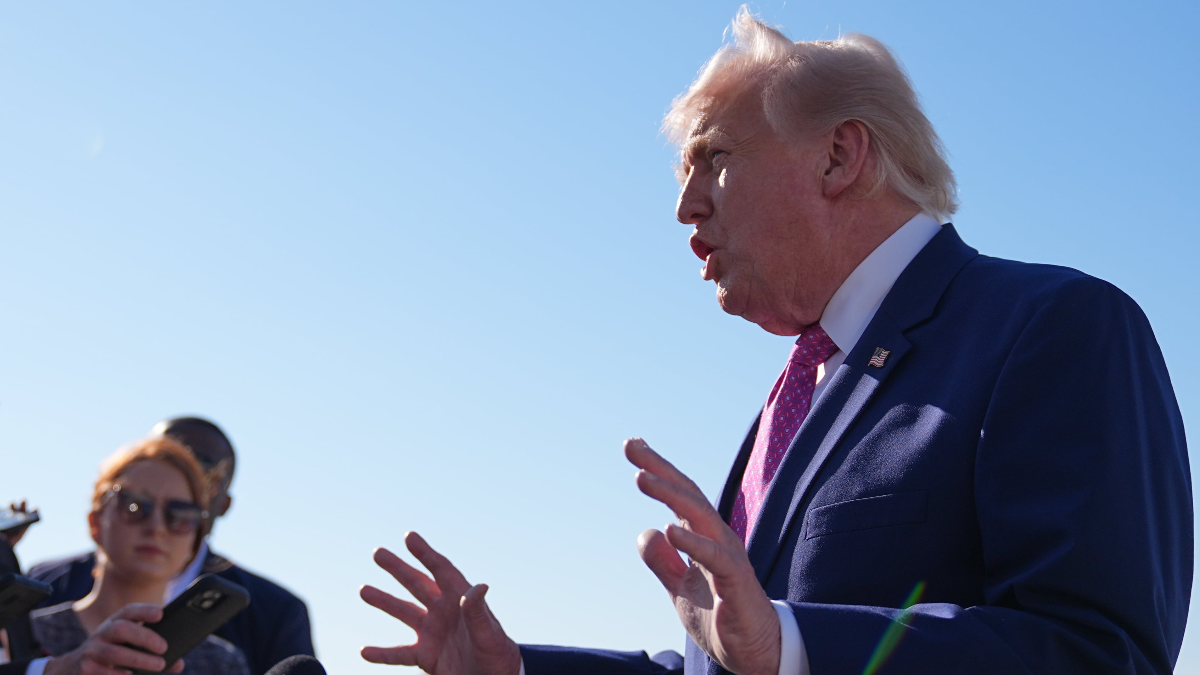 Si scatena la furia di Trump. "Bloccheremo Hormuz e anche tutti gli altri porti"
