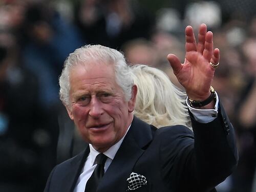 "Lo staff è angosciato". Re Carlo pensa a nuovi tagli per Windsor