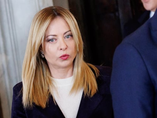 Meloni reagisce: "Nemici dello Stato". Pressing di Salvini: pacchetto sicurezza