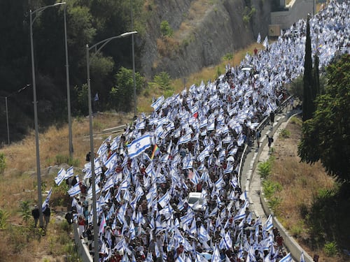 Israele, approvata la riforma della giustizia: migliaia in piazza contro il governo