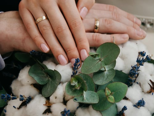 Scopre che la moglie è nata uomo: il tribunale nega l'annullamento del matrimonio