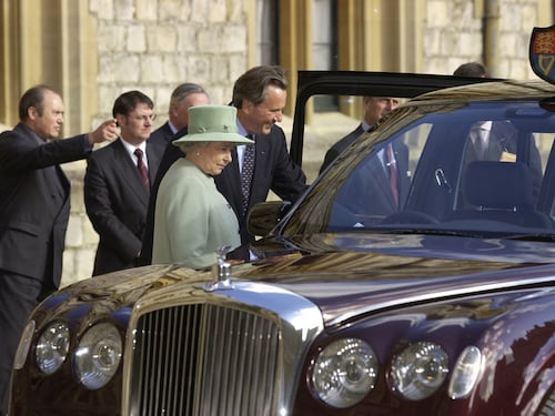 All’asta la Bentley della regina Elisabetta II, ma nessuno la vuole: l’aveva fatta modificare appositamente per lei