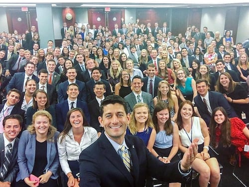 Usa, un selfie scatena le polemiche "Perché non c'è nessuno di colore?"