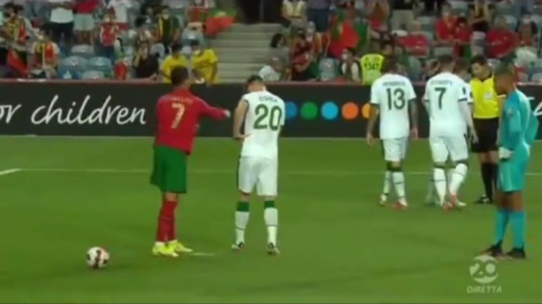 Lo schiaffo, il rigore sbagliato poi la doppietta: la notte folle di Ronaldo