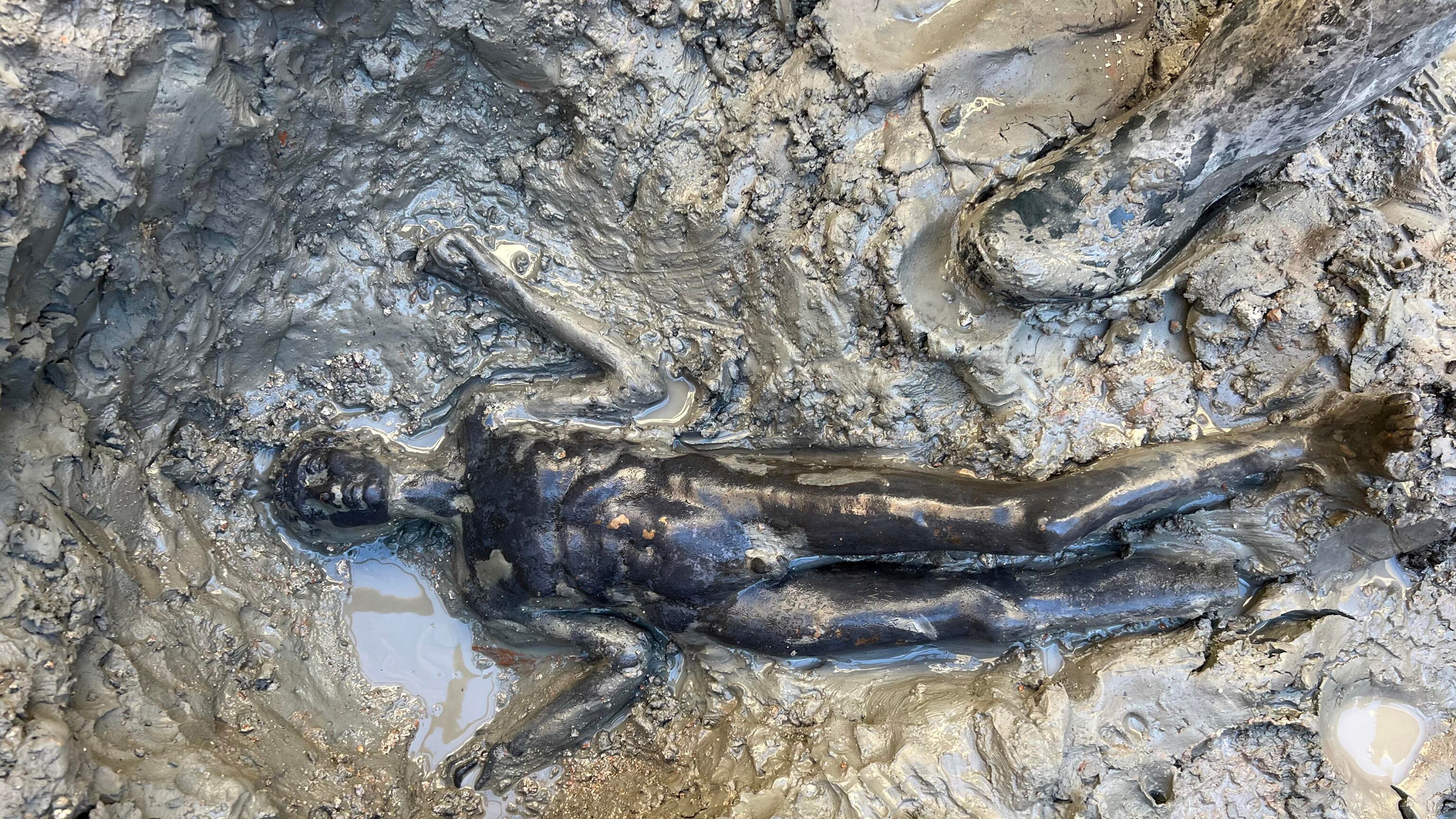 "San Casciano come Riace". Emerse dall'acqua 24 statue in bronzo