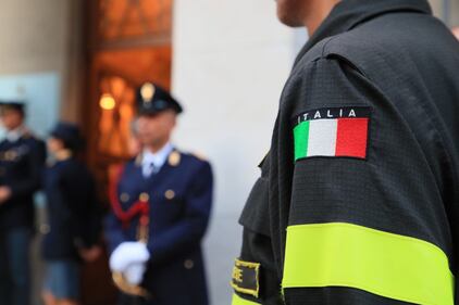 Sparatoria Trieste, in migliaia salutano gli agenti uccisi 5