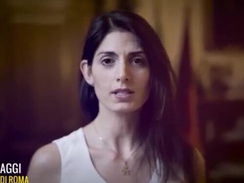Nel M5S volano i coltelli. Il mistero del video tagliato dalla Raggi