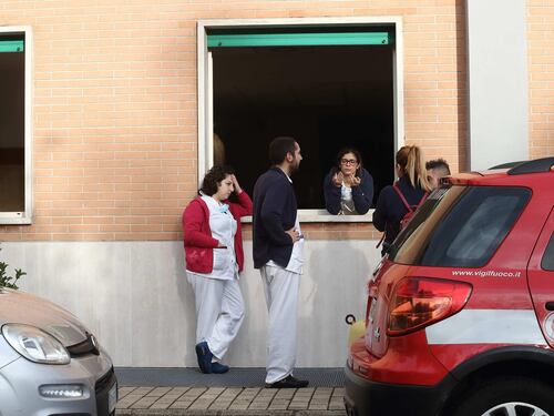 Roma, evacuati i pazienti dell'ospedale Villa San Pietro per un incendio