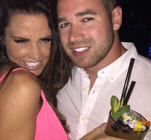 Katie Price, aka Jordan, da modella bombastica alla riduzione del seno 9