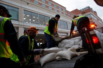 New York si prepara all'arrivo dell'uragano Sandy 12