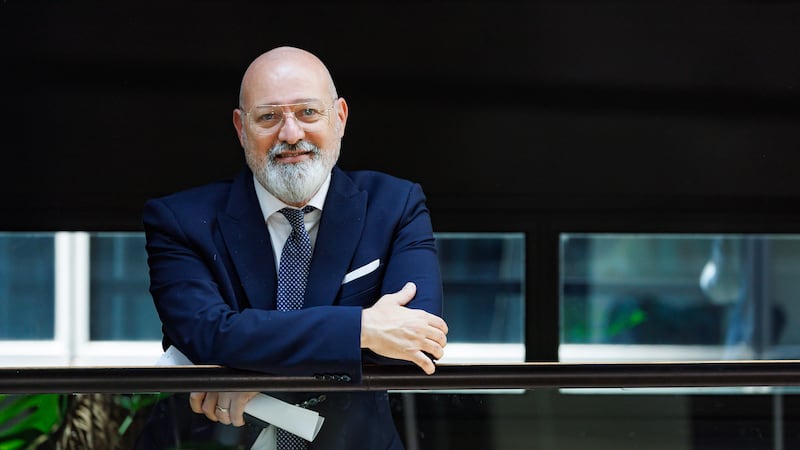 Lo scivolone di Bonaccini: “Chi vota Meloni e Vannacci ha studiato poco”. Poi la retromarcia: “Parlavo di un problema della sinistra”