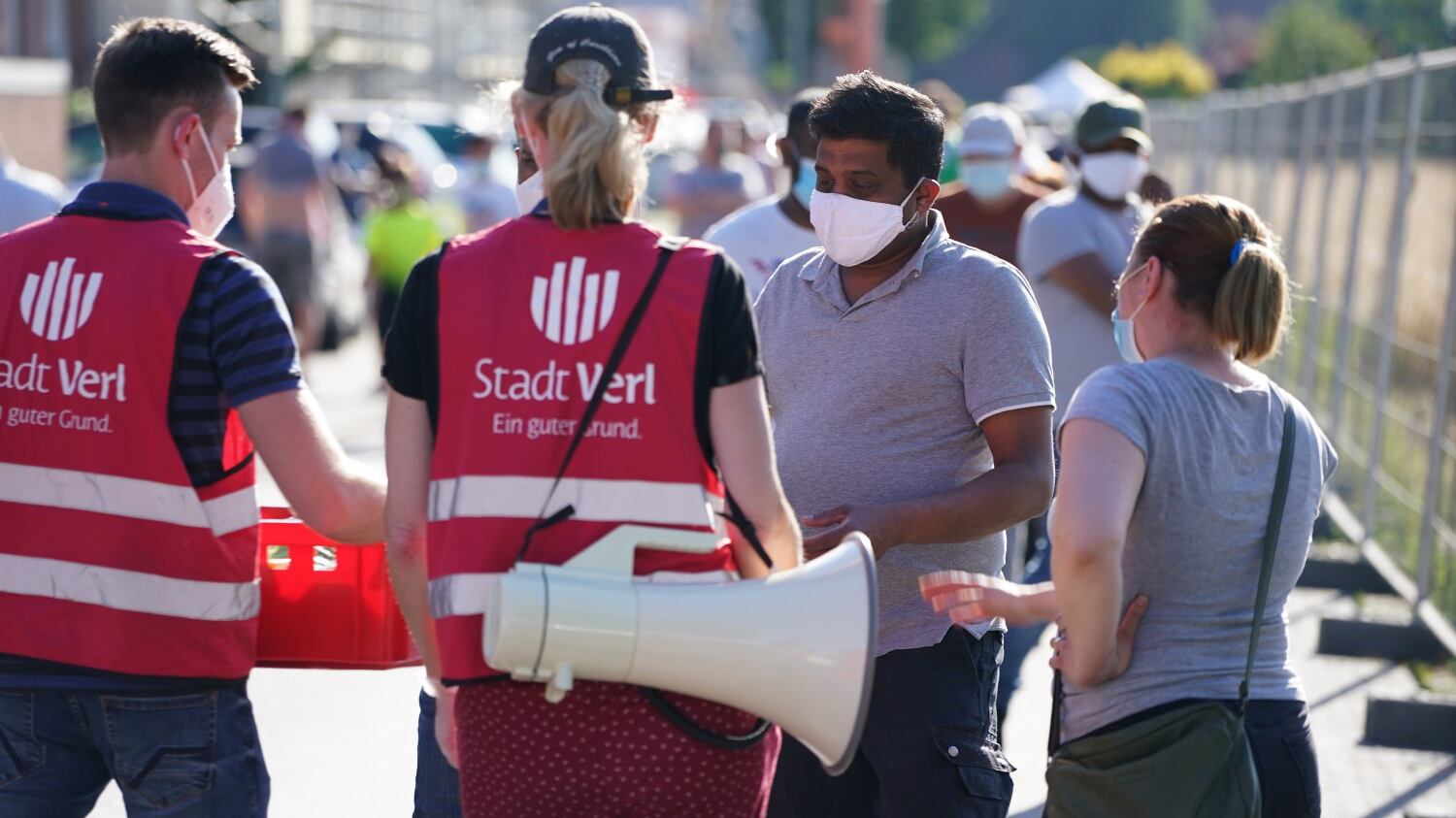 Negli Usa il virus è diffuso tra i 20 e i 40enni. In Germania lockdown per 560mila persone