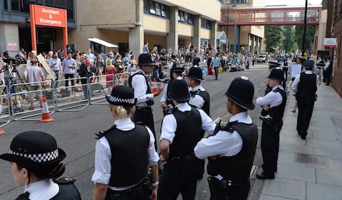 L'attesa per il "royal baby" davanti all'ospedale 3