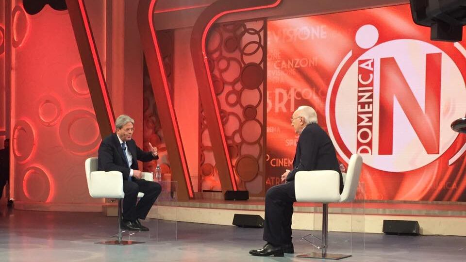 Anche Gentiloni ci prova in diretta a "Domenica in": tagliamo le tasse