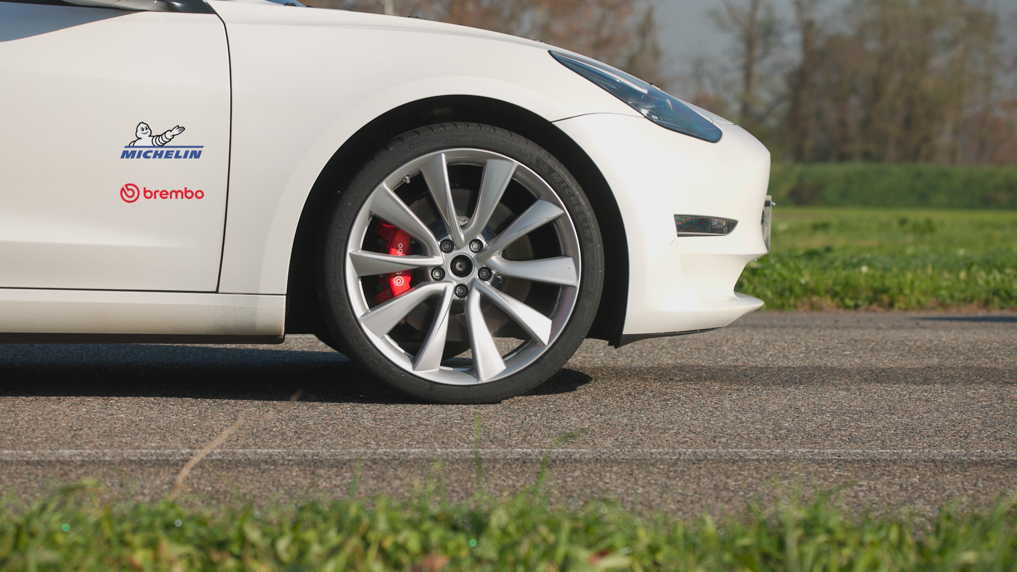 Brembo e Michelin siglano un accordo globale per rivoluzionare le prestazioni dei veicoli e migliorare la sicurezza