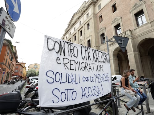 “Dobbiamo opporci tutti”. Per il pm una “rete organizzata” di medici contro i Cpr
