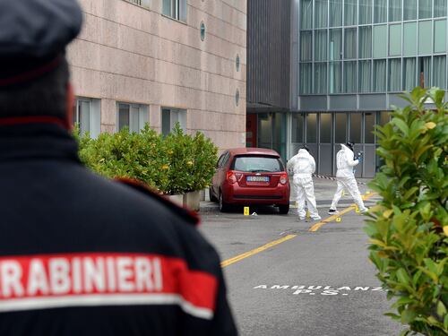 "La lite, poi solo il buio". Colpito con l'accetta: un medico in fin di vita