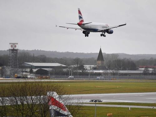 Avvistato un drone: sospesi i voli a Heathrow