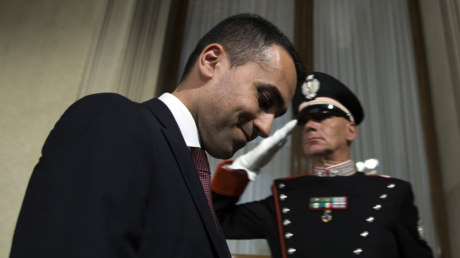 La fronda contro Di Maio: "Decide tutto da solo..."