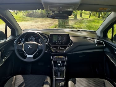 Suzuki S-Cross Hybrid 140V: guarda le foto  14