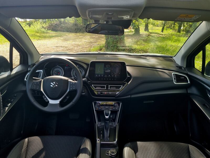 Suzuki S-Cross Hybrid 140V: guarda le foto  14