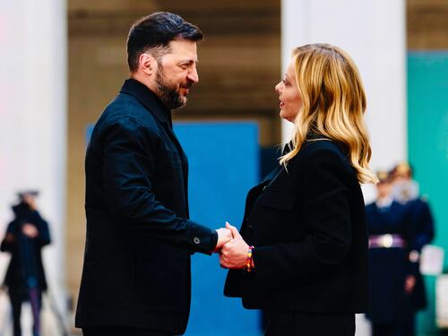 “Meloni non è entusiasta del formato E3”. Il retroscena sulla fuga in avanti di Macron, Merz e Starmer sull'Ucraina