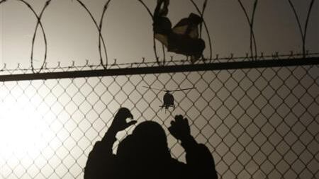 Usa, 1600 migranti minorenni trasferiti in una tendopoli nel deserto
