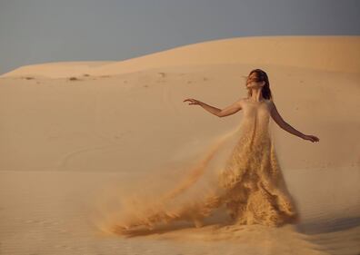 Katerina Plotnikova, modelle e animali posano insieme 12