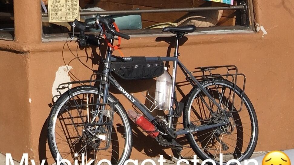 Milano, gli rubano la bicicletta con cui gira il mondo: appello in 3 lingue per ritrovarla