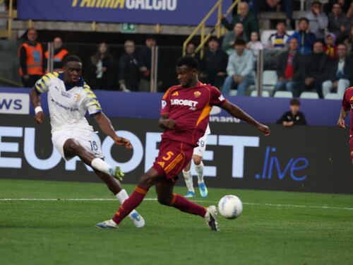 La Roma ribalta il Parma con due gol nel recupero e resta in corsa per la Champions