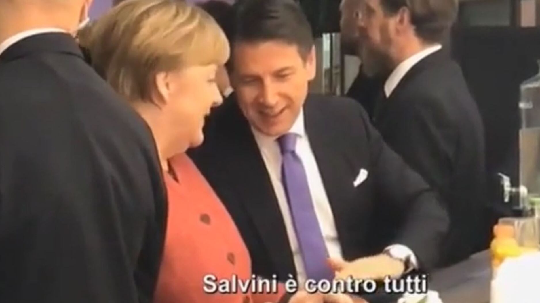 "Salvini? Lui è contro tutti..." Il nuovo audio Conte-Merkel