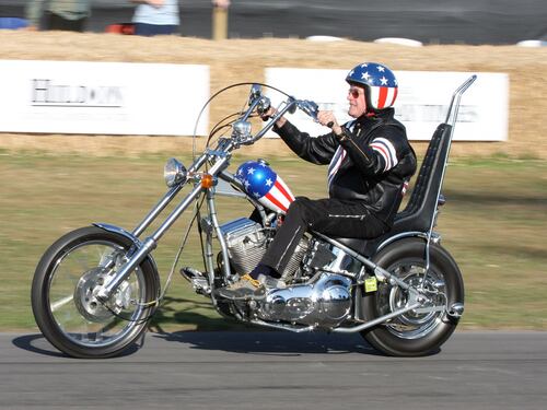 È morto Peter Fonda, il ribelle in moto in "Easy Rider"
