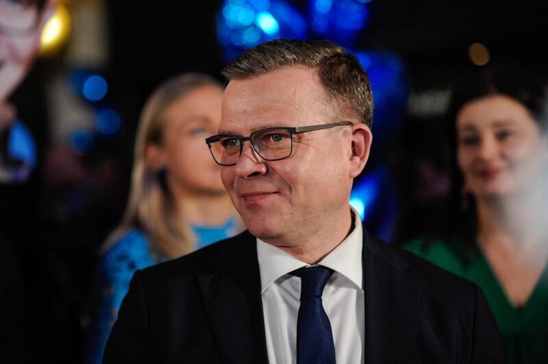 Petteri Orpo, leader del Partito di Coalizione Nazionale, festeggia i risultati elettorali.