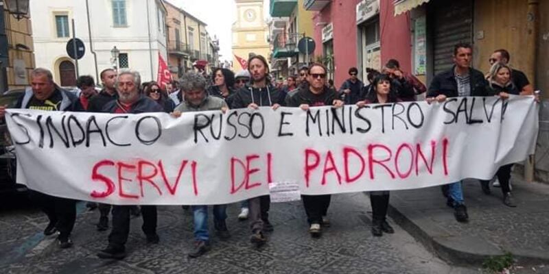 Il sindaco non gli concede la sala per l'assemblea, protestano gli operai a Pomigliano 2
