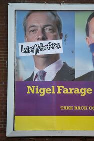 Manchester, deturpati i manifesti Ukip 2