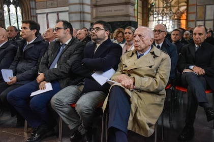 Silvio Berlusconi nel Famedio di Milano: "Un onore per la nostra famiglia"  1