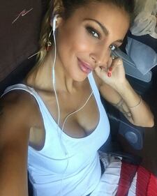 Sorelle Buccino, un'estate hot 5