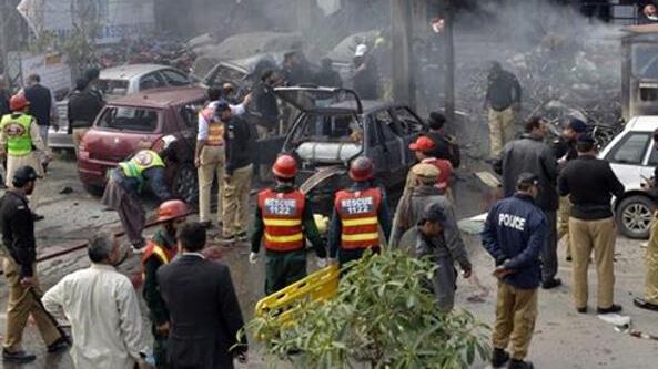 Pakistan, attacco contro due chiese Almeno undici morti, 48 feriti