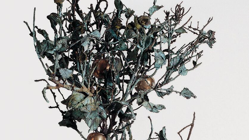 Nella foresta di bronzo e stoffa di Alik Cavaliere: tra mito e Natura