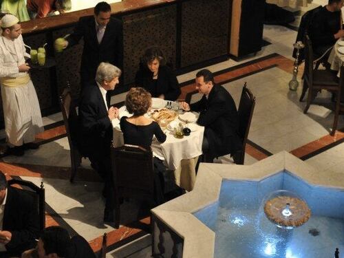 Quando Kerry cenava con Assad