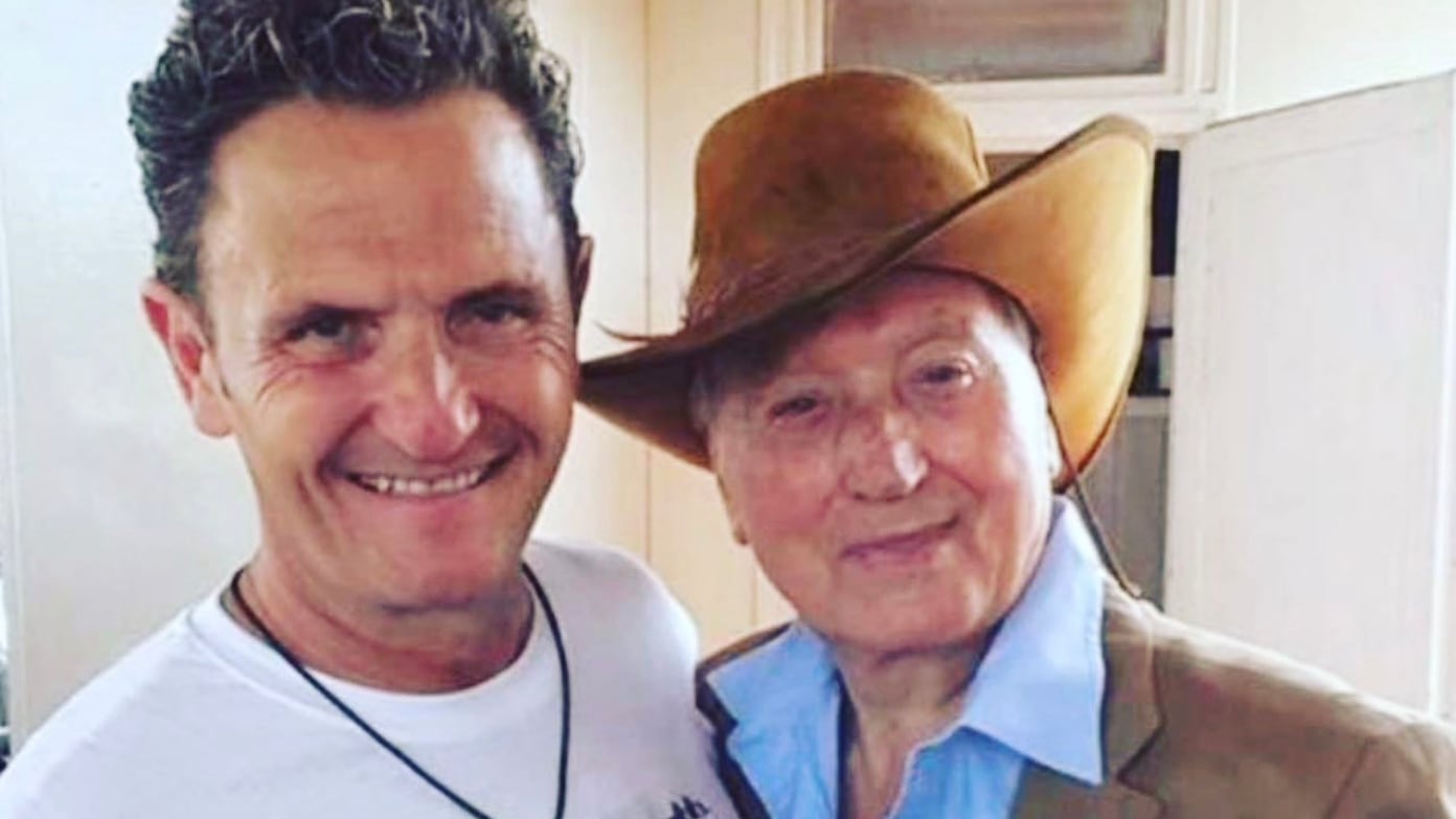 "Non so come farò senza di te". Lutto per Enzo Salvi, muore il padre