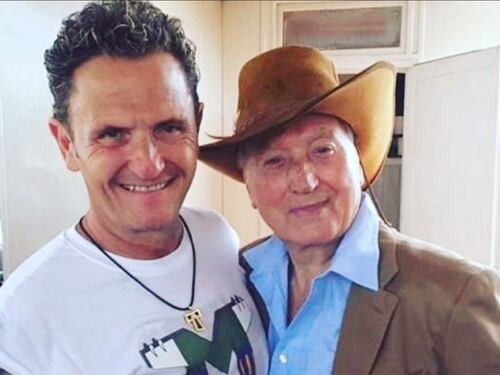 "Non so come farò senza di te". Lutto per Enzo Salvi, muore il padre